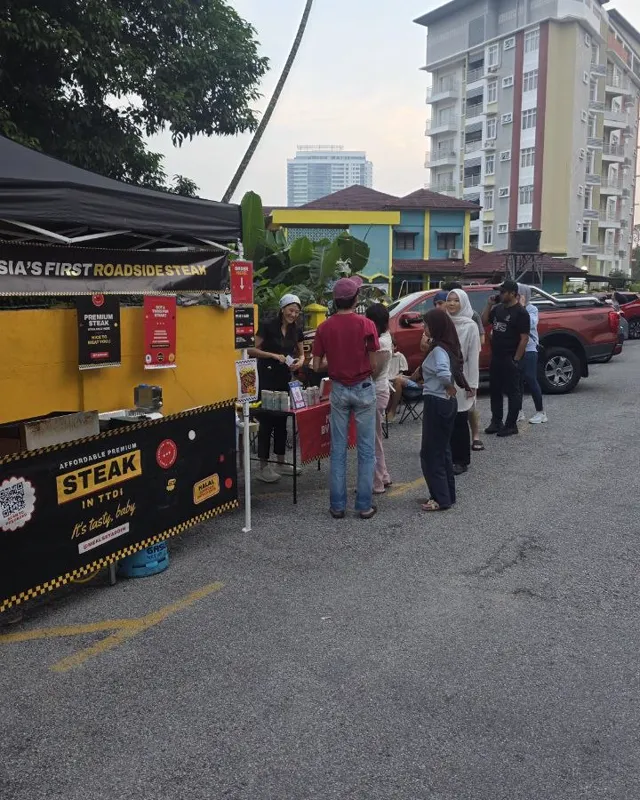 A queue forming at the Meals by Addin stall in TTDI